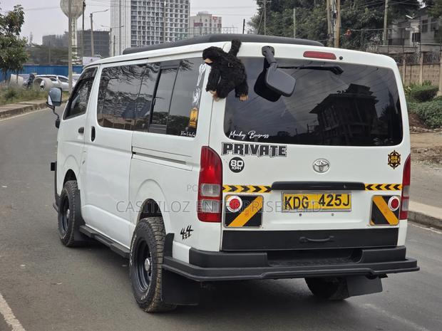 Toyota HiAce 2015 White - thumbnail 3