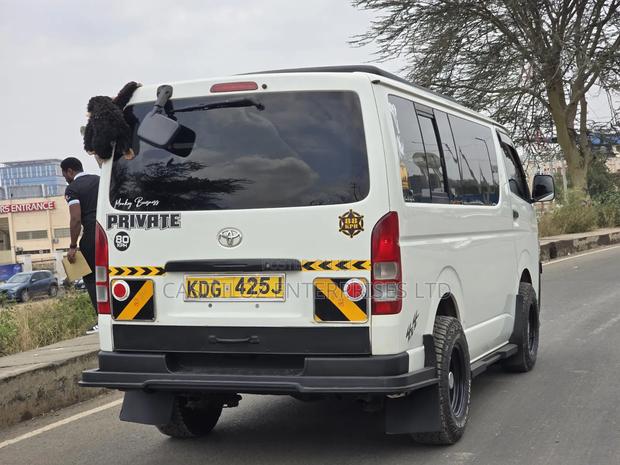 Toyota HiAce 2015 White - thumbnail 4