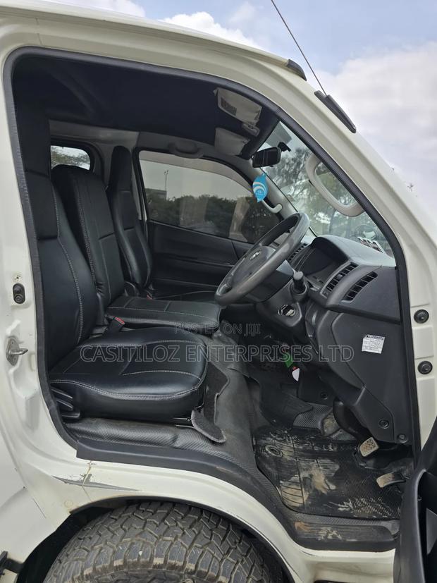 Toyota HiAce 2015 White - thumbnail 5
