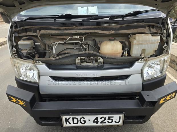 Toyota HiAce 2015 White - thumbnail 11