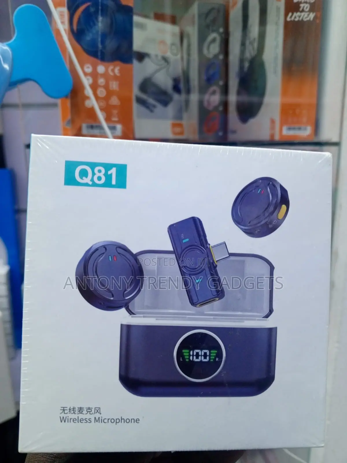 Q81 Noise Cancelling Wireless Microphone With LED Display