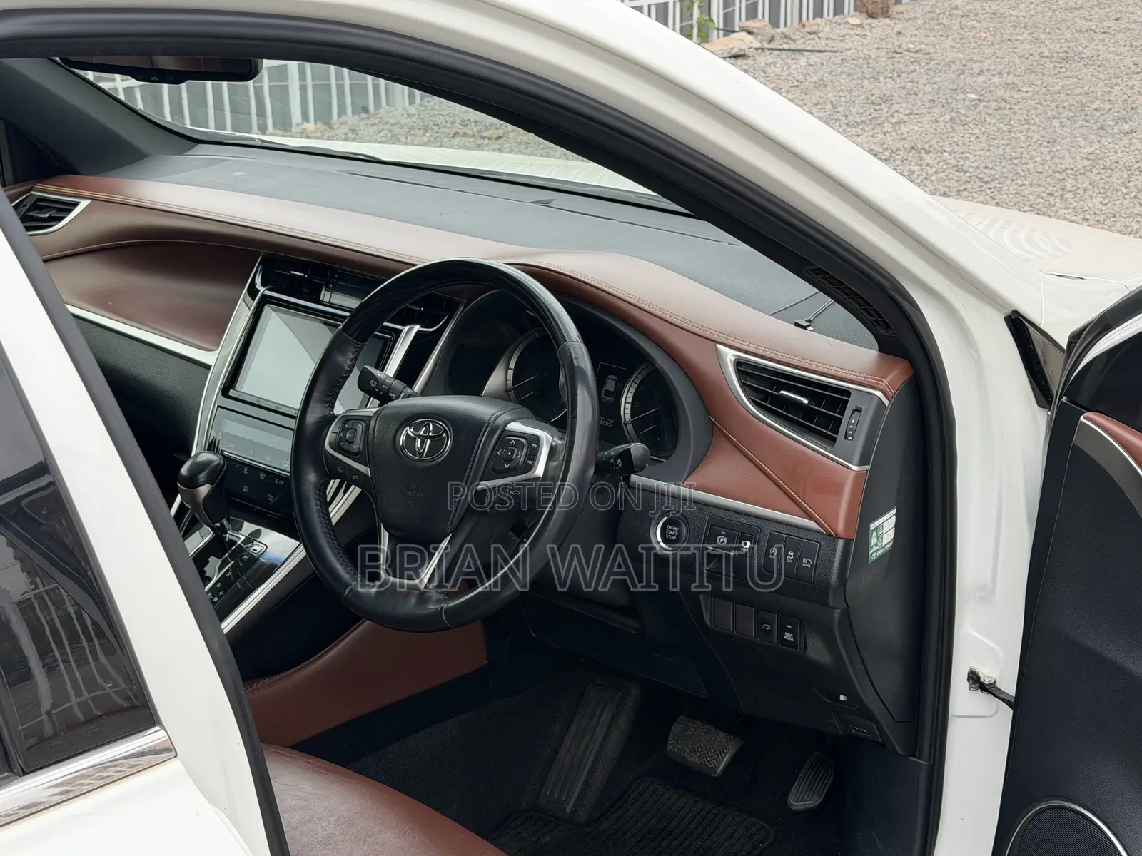 Toyota Harrier 2.0 2019 White
