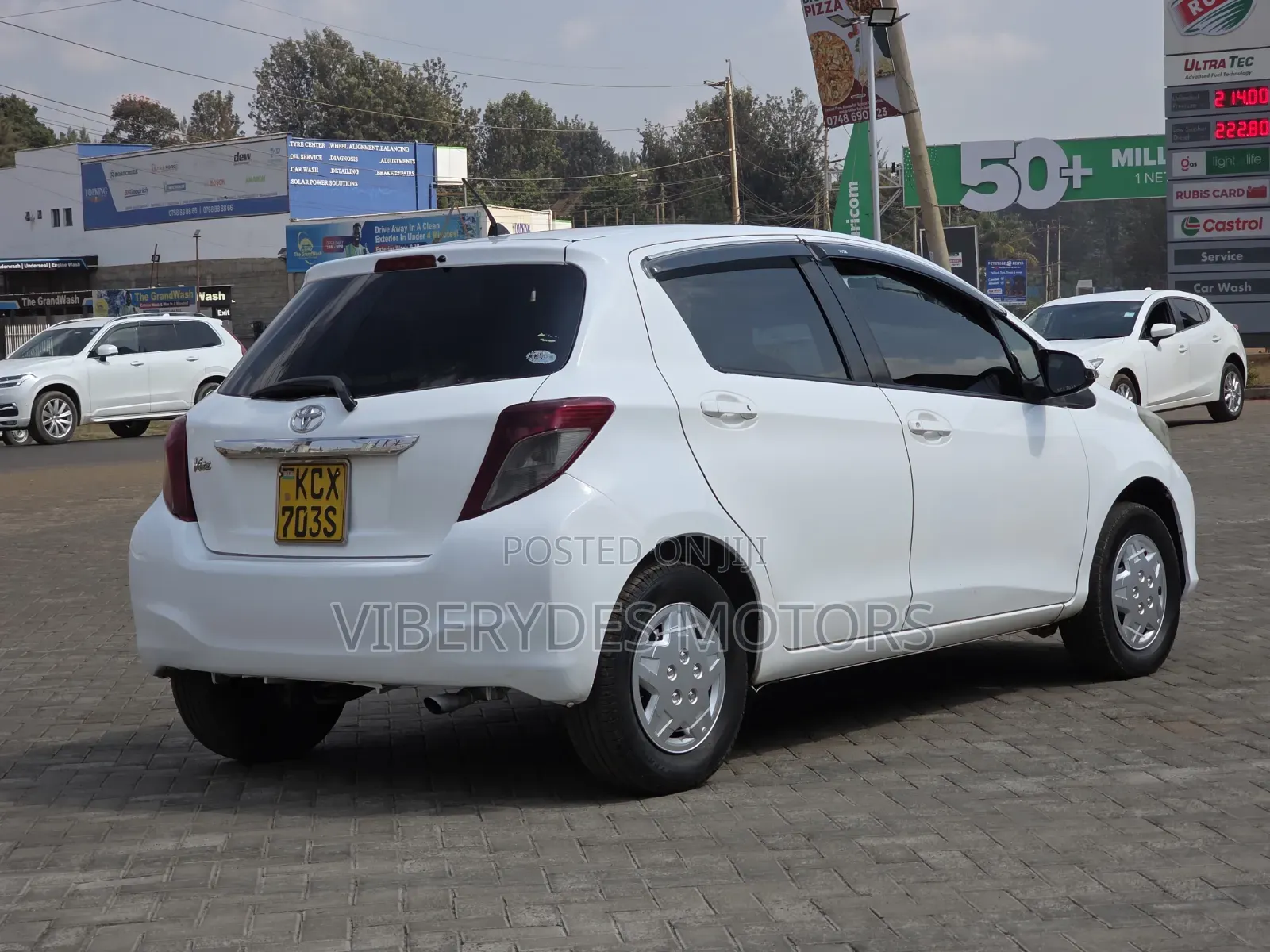 Toyota Vitz 2012 White