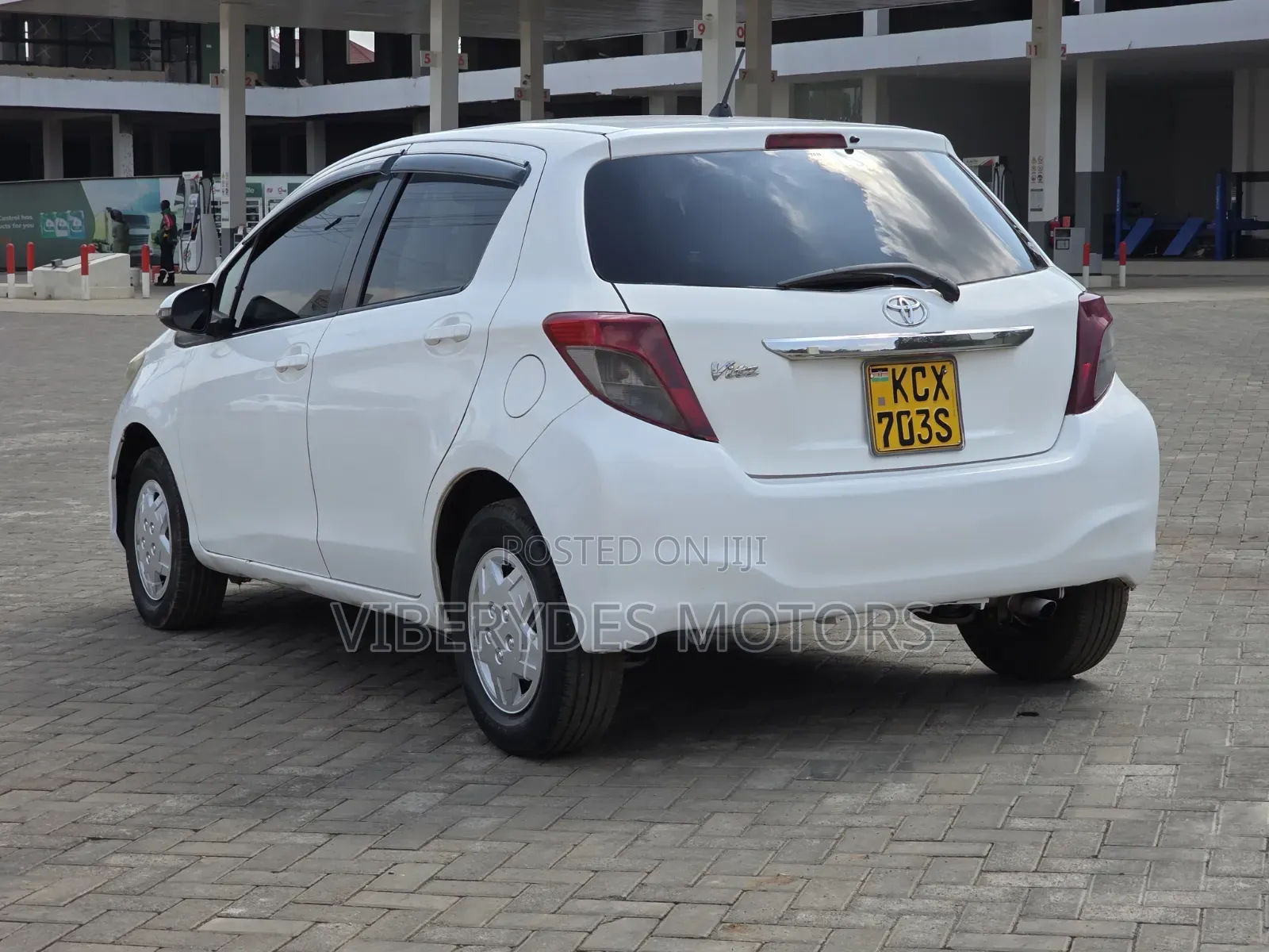 Toyota Vitz 2012 White