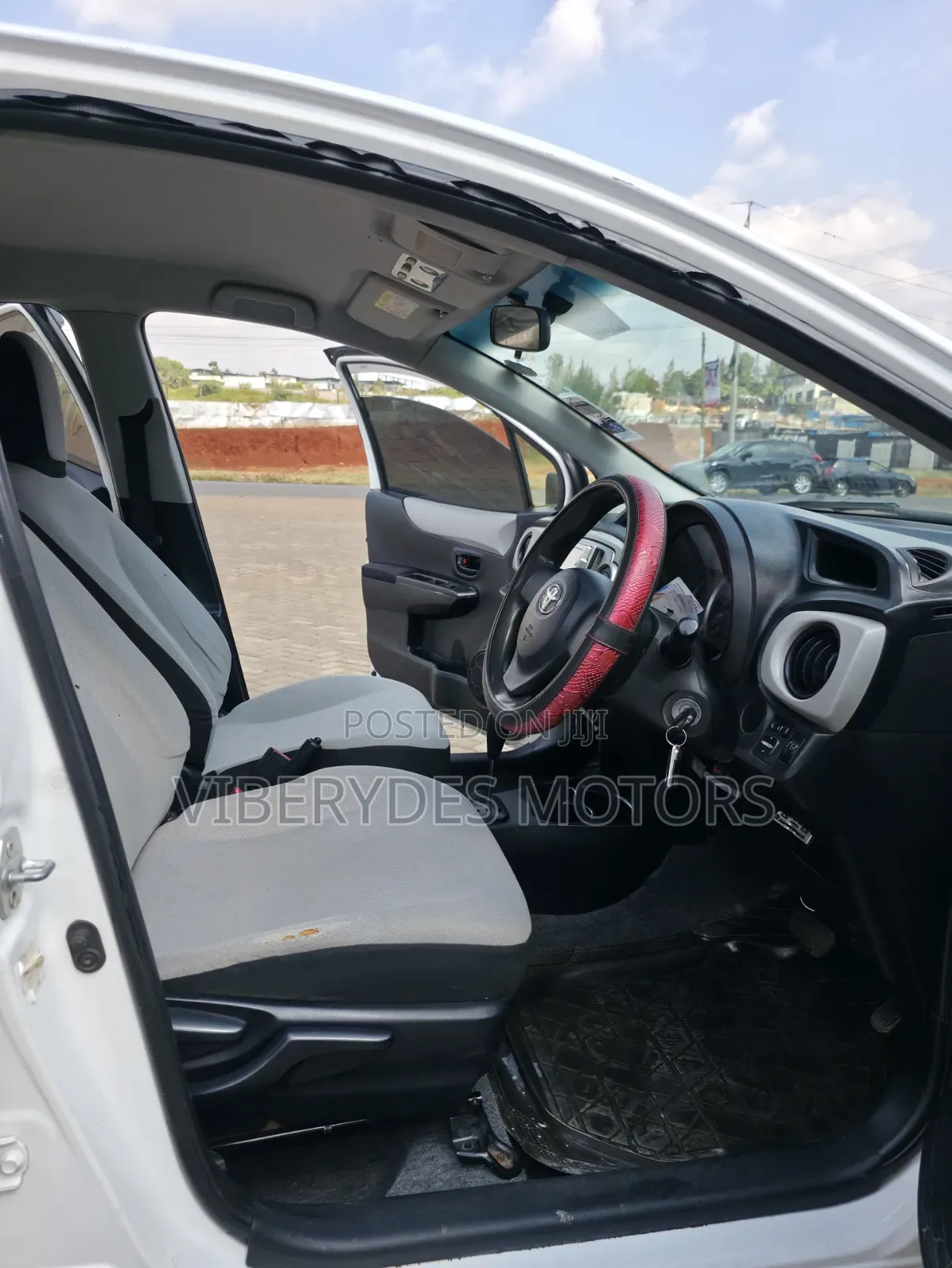 Toyota Vitz 2012 White