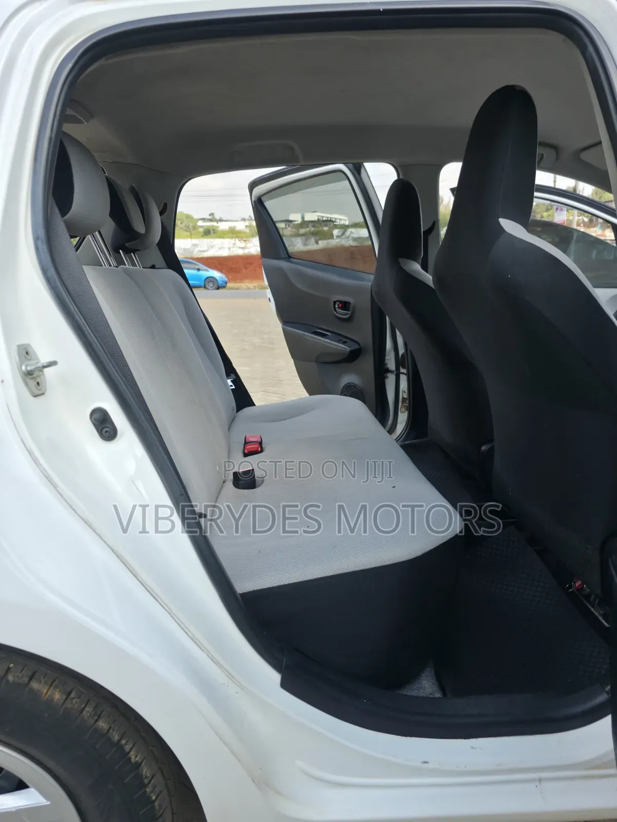 Toyota Vitz 2012 White