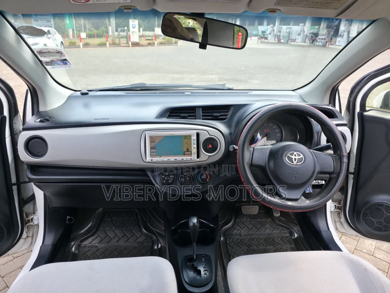 Toyota Vitz 2012 White