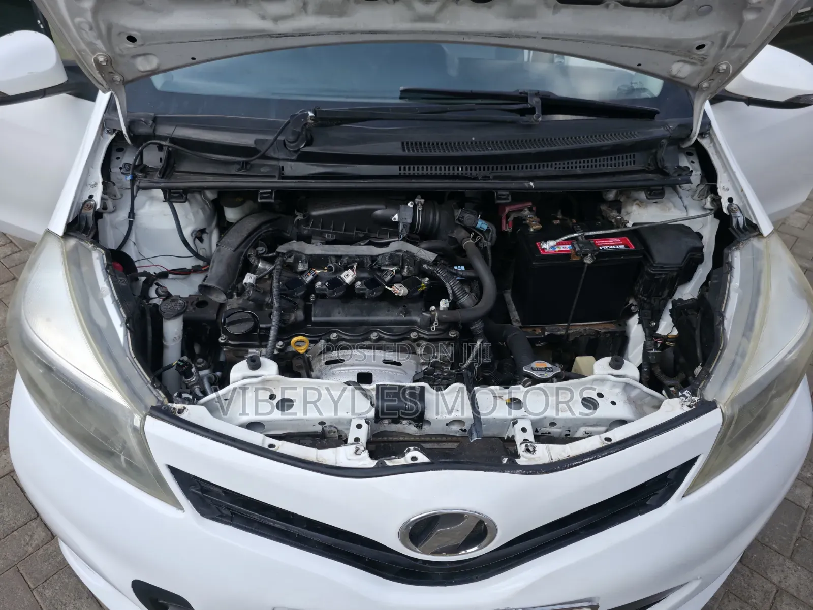 Toyota Vitz 2012 White