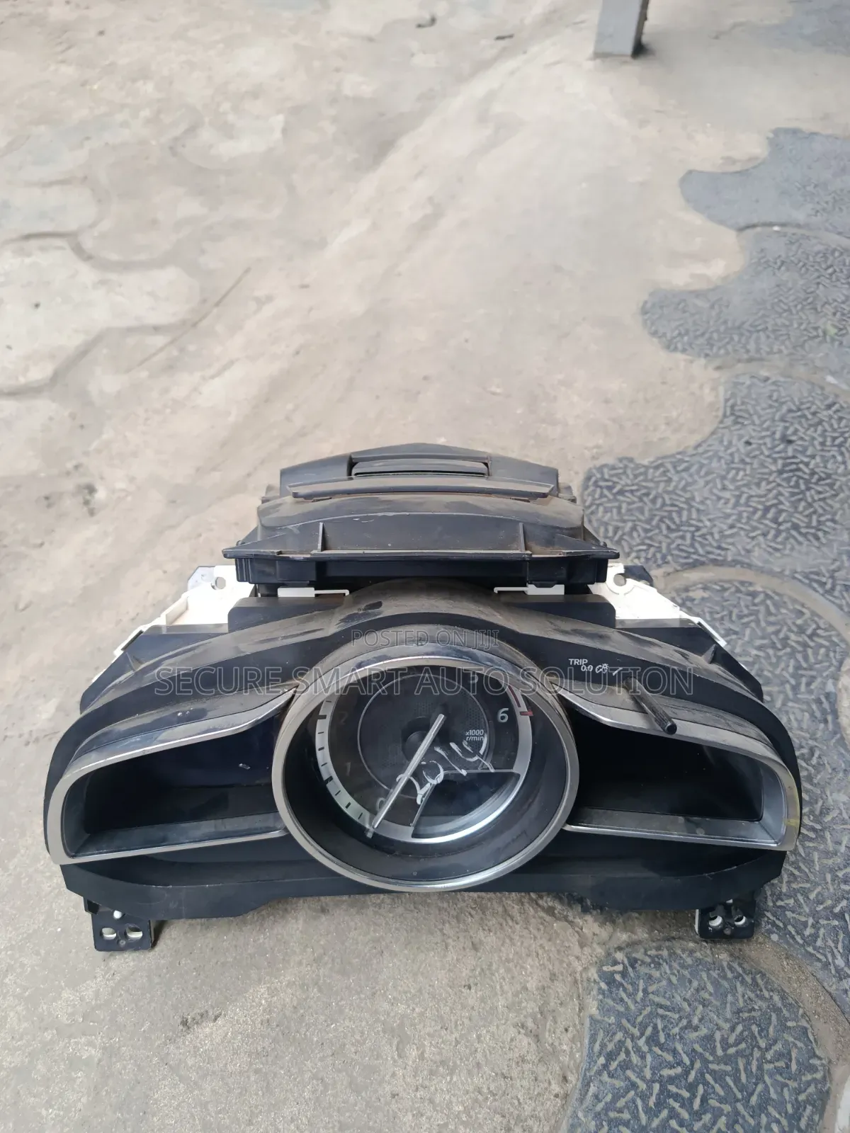 Mazda Axela 2014_2017 Clock