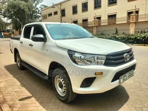 Toyota Hilux 2019 White