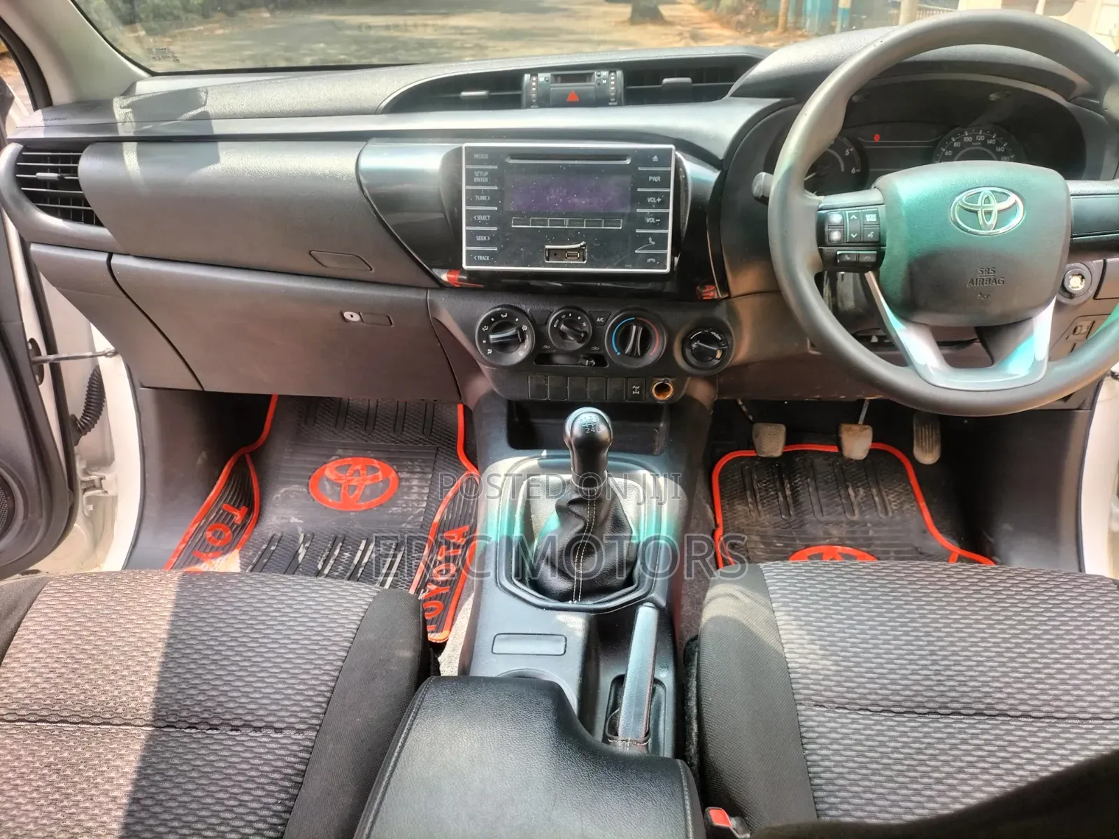 Toyota Hilux 2019 White