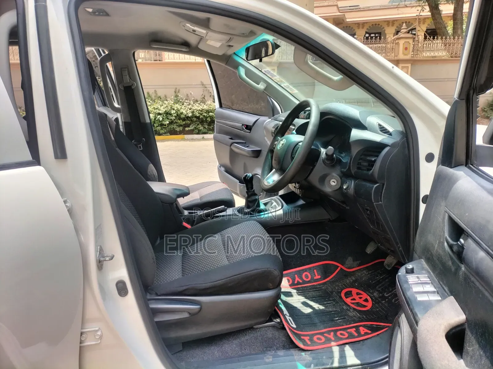 Toyota Hilux 2019 White