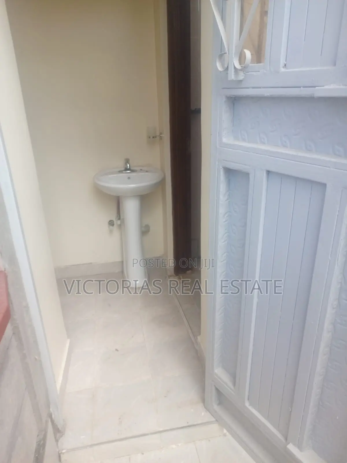 2bdrm Mansion in Arusha Court, Complex Utawala for rent