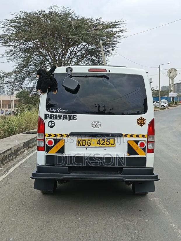 Toyota HiAce 2014 White - thumbnail 9