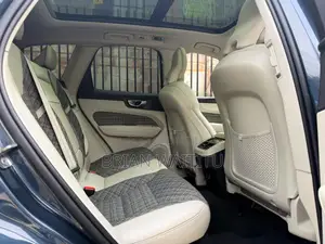 Volvo XC60 2019 Blue