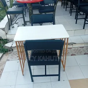 Powder Coated Manicure Table With Office Chairs
