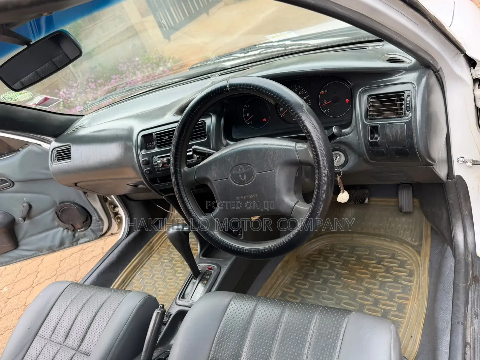 Toyota Corolla 2000 White