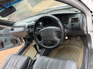 Toyota Corolla 2000 White