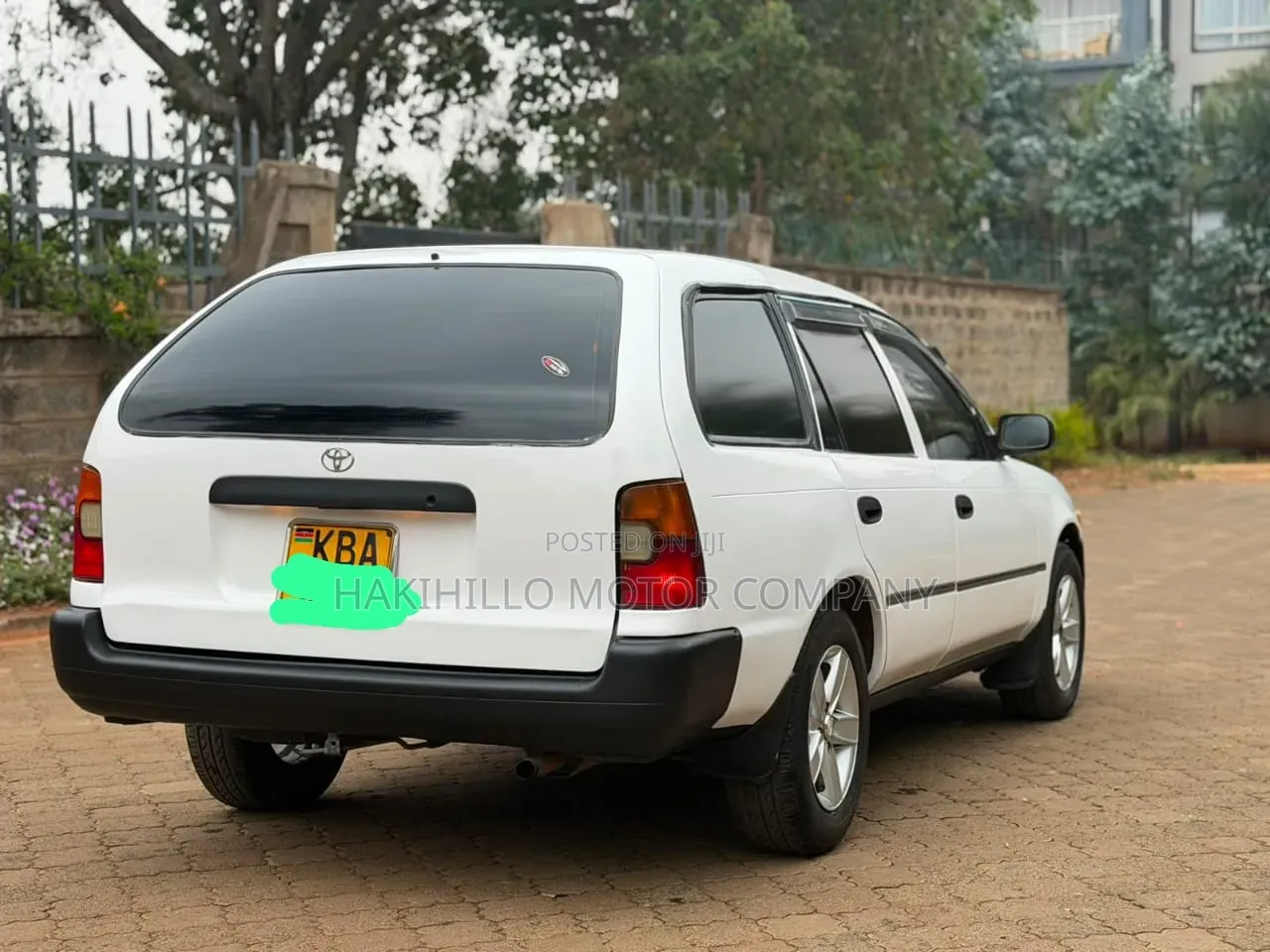 Toyota Corolla 2000 White
