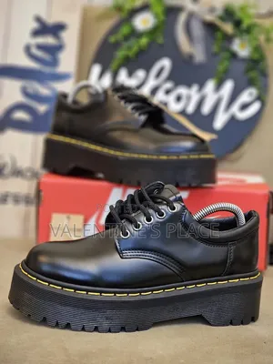 Spot New DR MARTENS