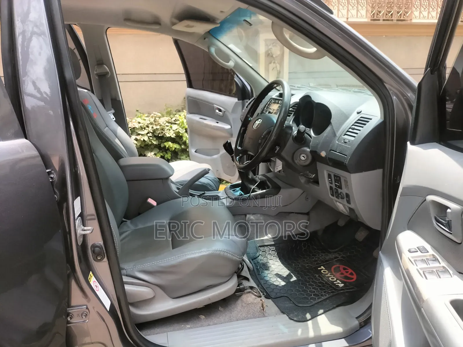 Toyota Hilux 2011 Gray