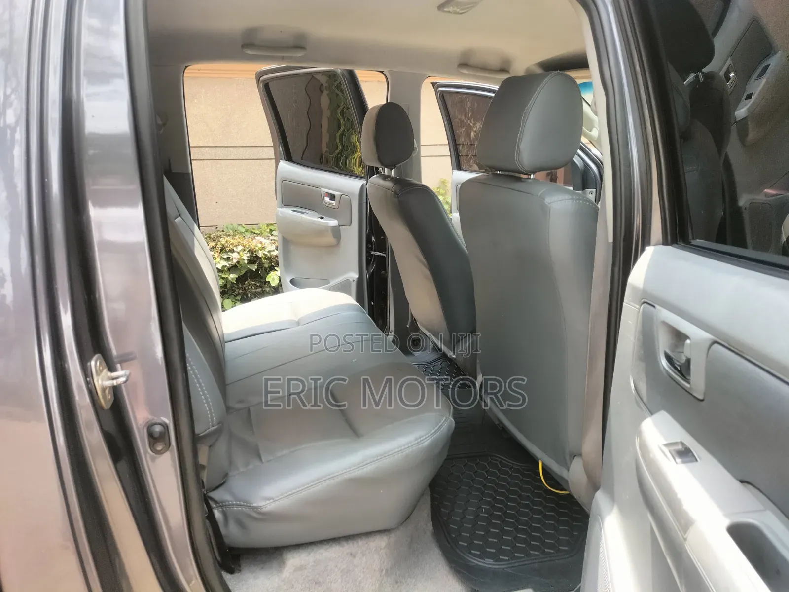 Toyota Hilux 2011 Gray