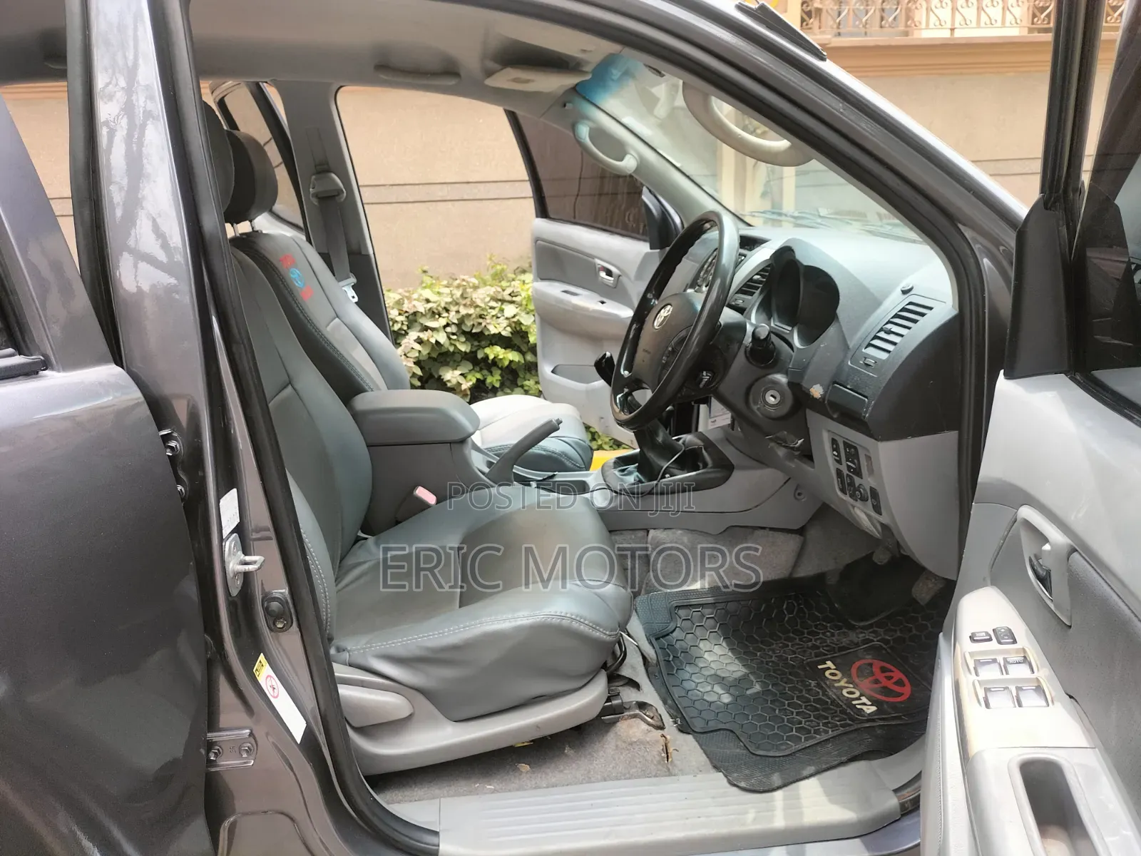 Toyota Hilux 2011 Gray