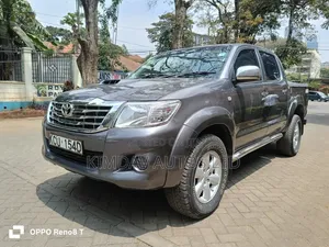 Toyota Hilux 2011 Gray