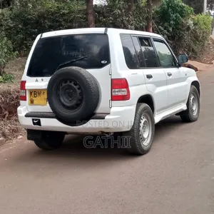 Mitsubishi Pajero 2009 White
