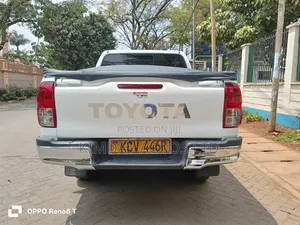 Toyota Hilux 2019 White