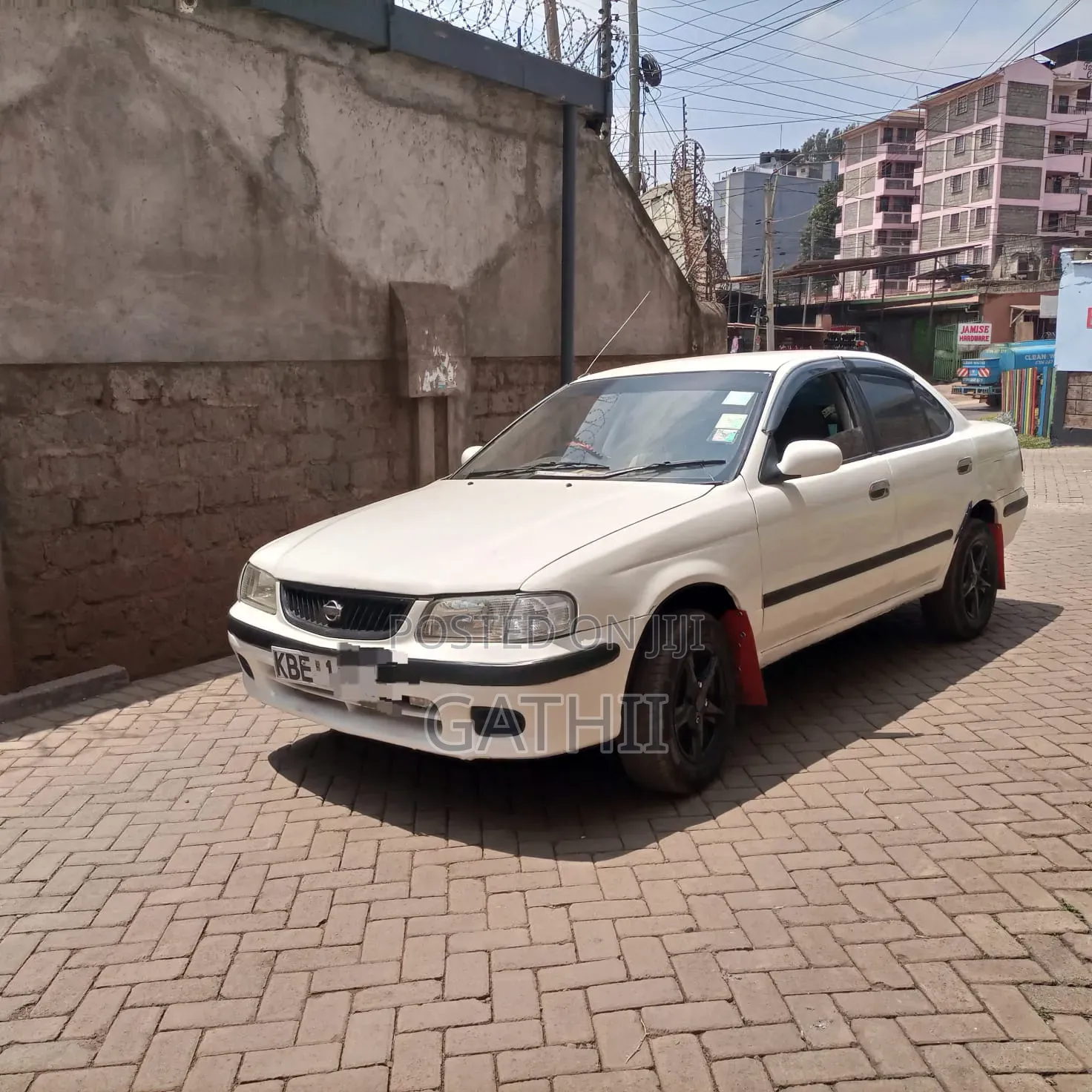 Nissan Sunny 2000 White