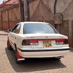 Nissan Sunny 2000 White