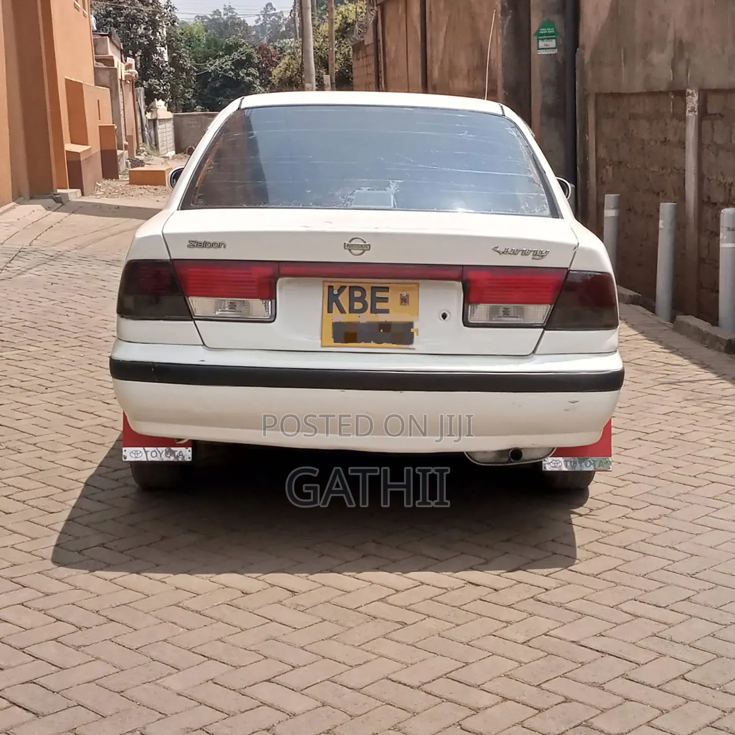 Nissan Sunny 2000 White