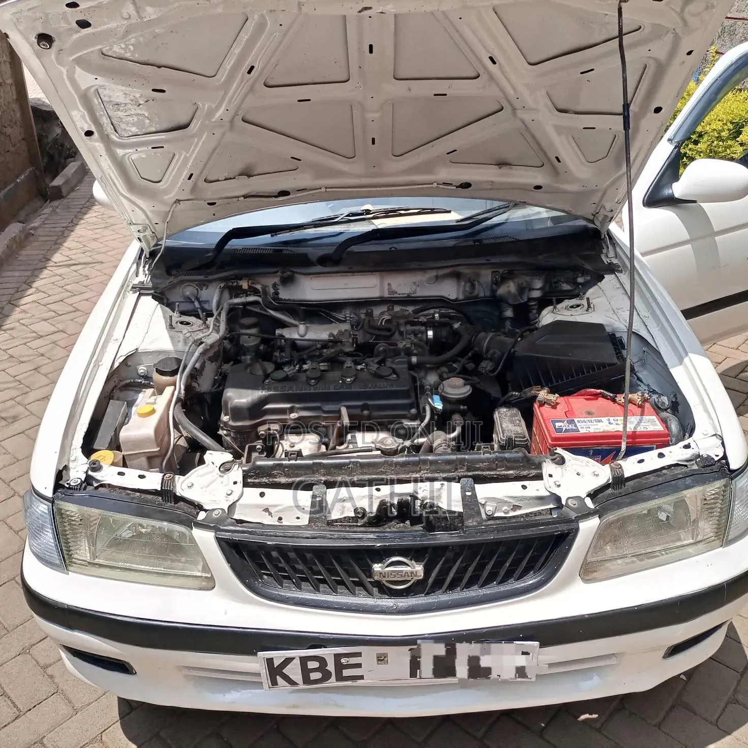 Nissan Sunny 2000 White