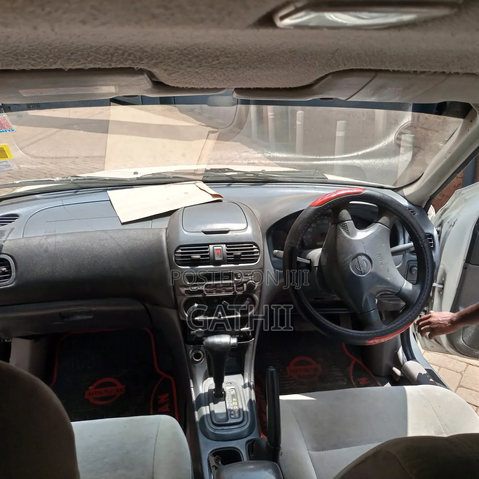 Nissan Sunny 2000 White