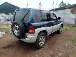 Mitsubishi Pajero IO 2002 Blue