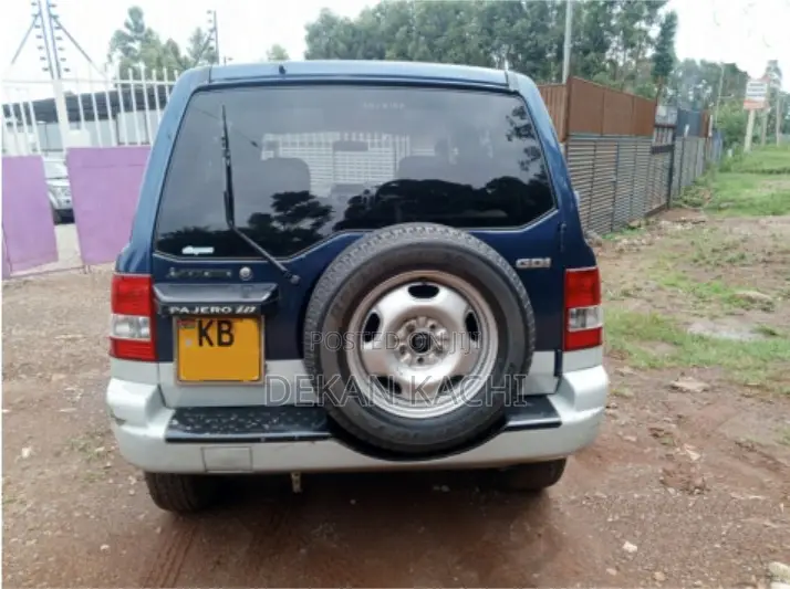 Mitsubishi Pajero IO 2002 Blue