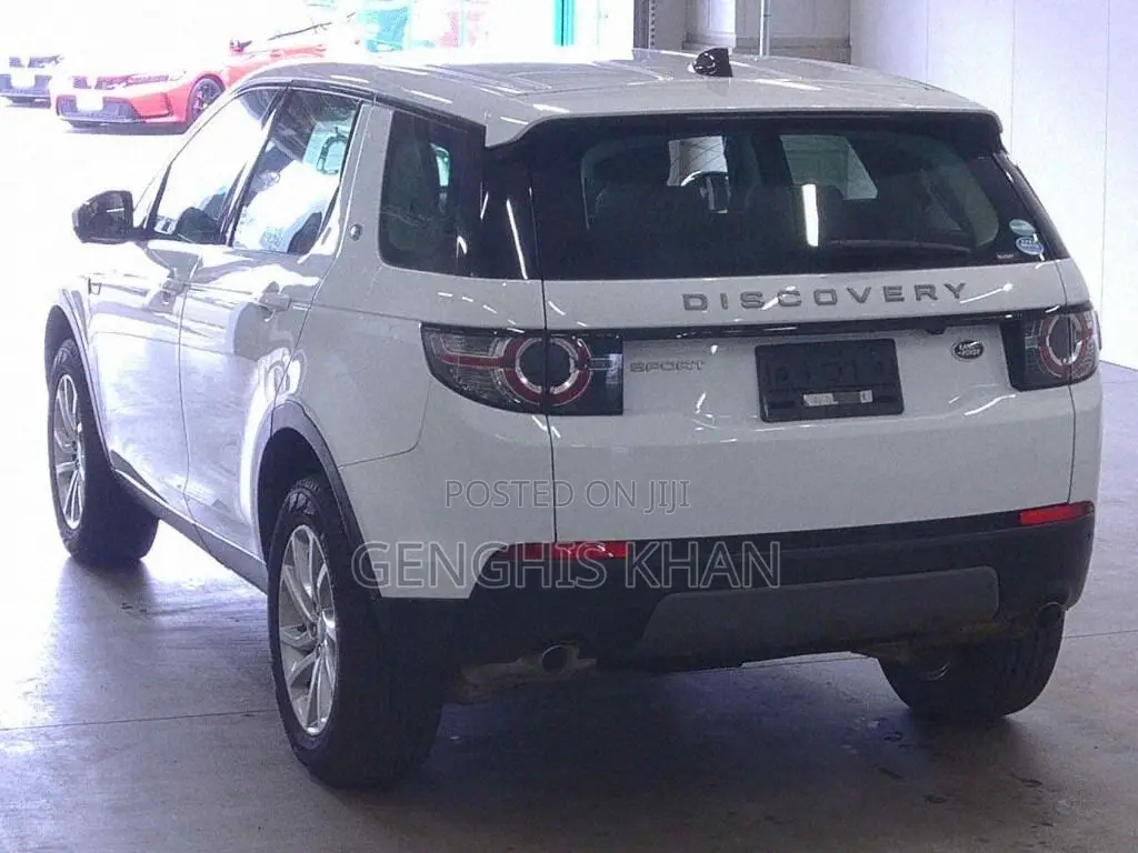 Land Rover Discovery Sport 2019 White