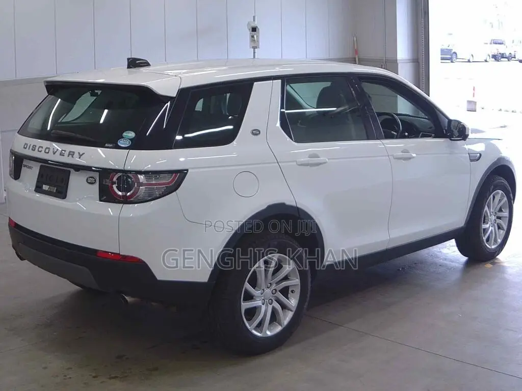 Land Rover Discovery Sport 2019 White