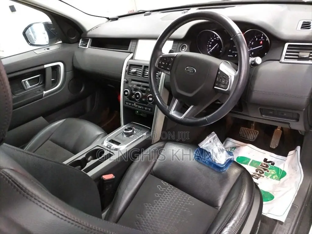 Land Rover Discovery Sport 2019 White