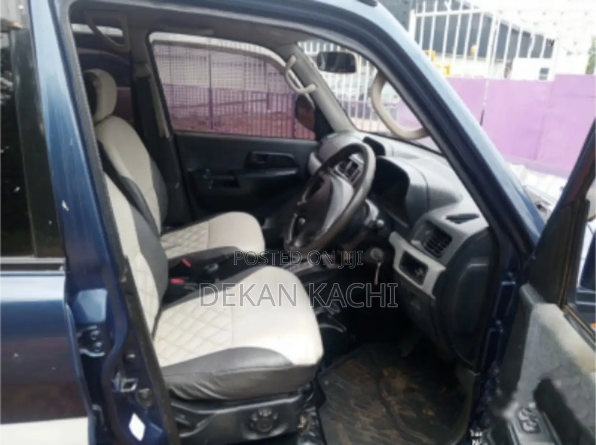 Mitsubishi Pajero IO 2002 Blue