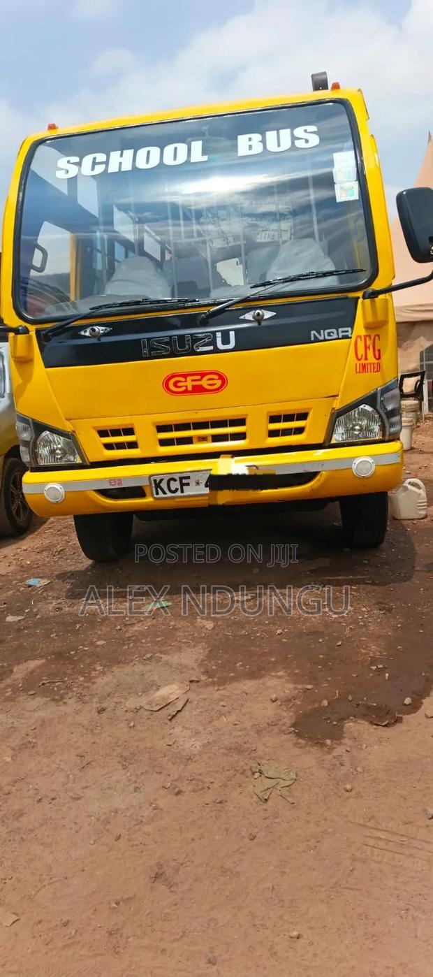Isuzu NQR 2015 Yellow