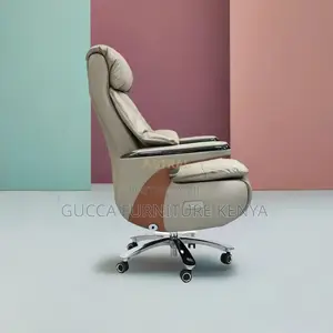 Manager's Leather Office Chair With Footrest