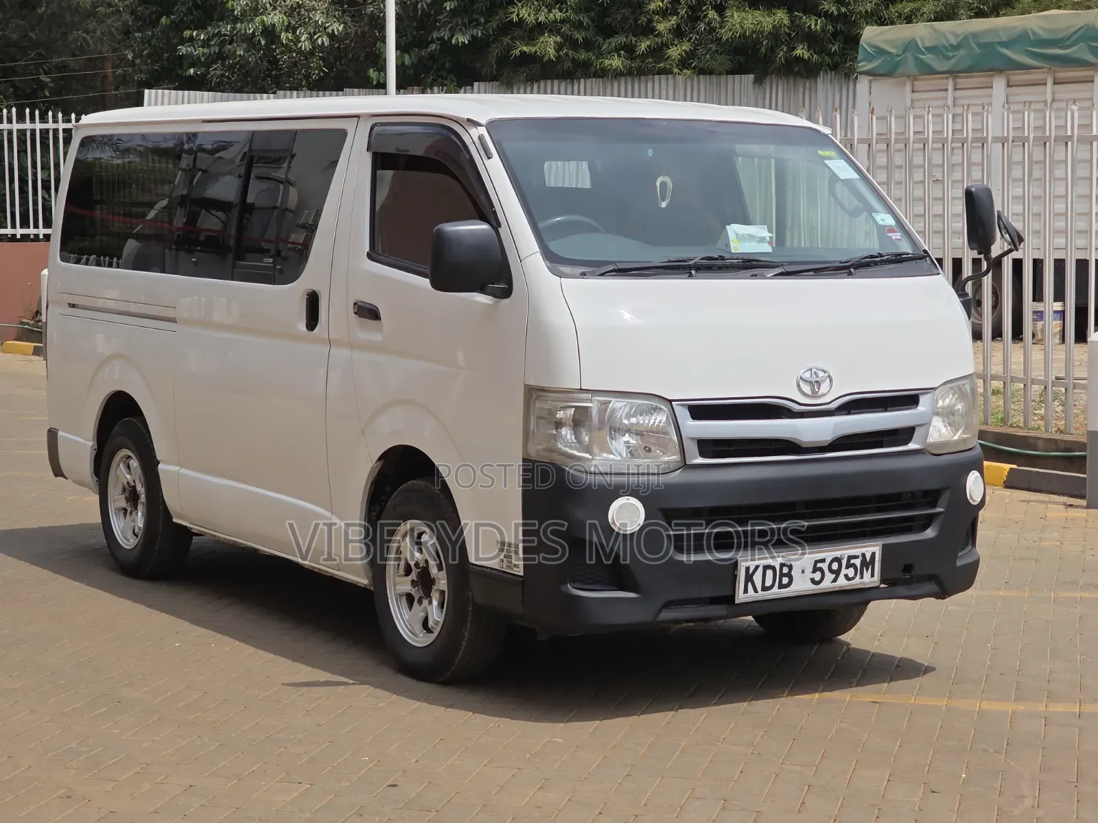 Toyota HiAce 2013 White