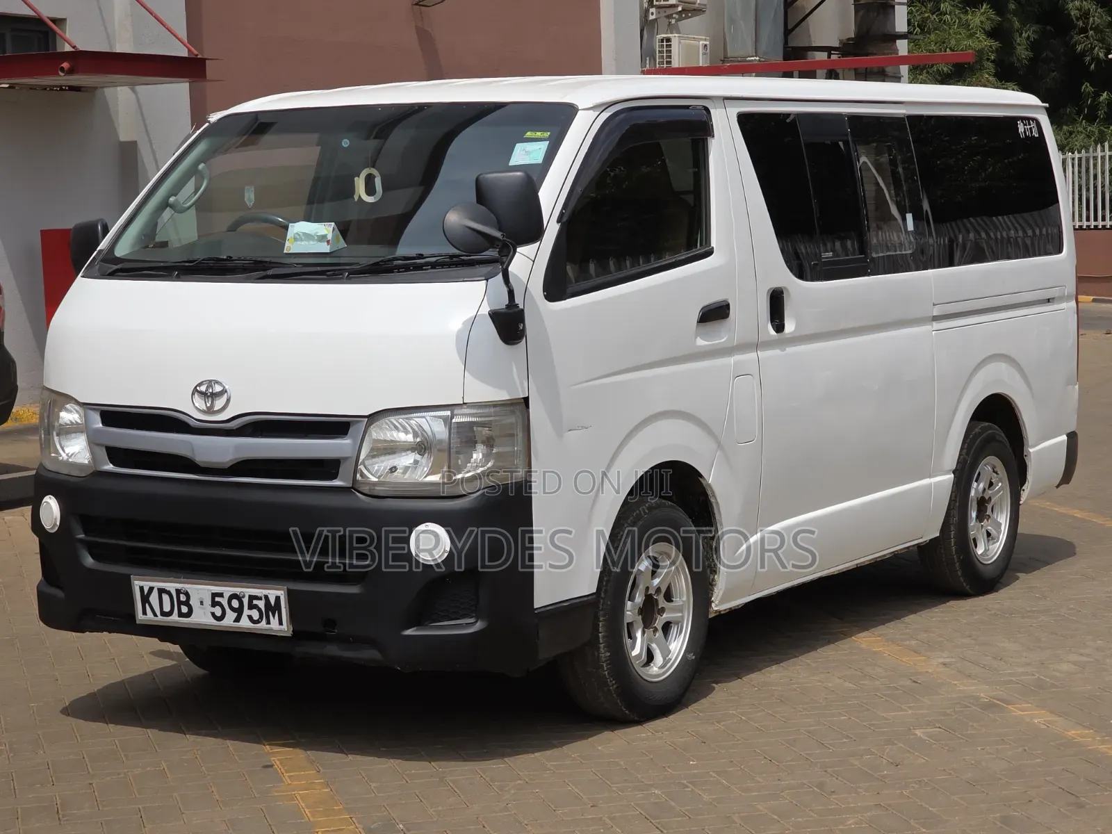Toyota HiAce 2013 White