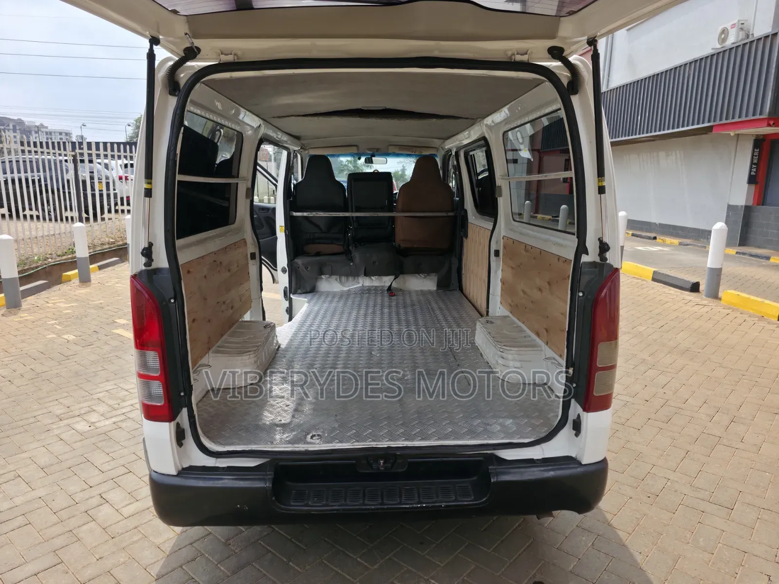 Toyota HiAce 2013 White
