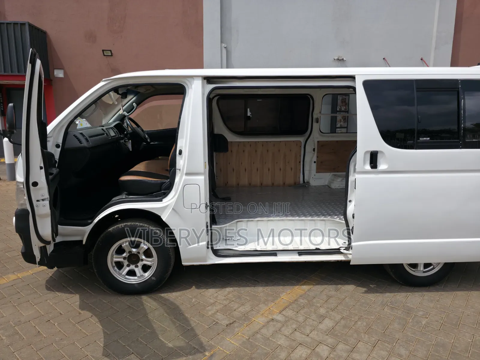 Toyota HiAce 2013 White