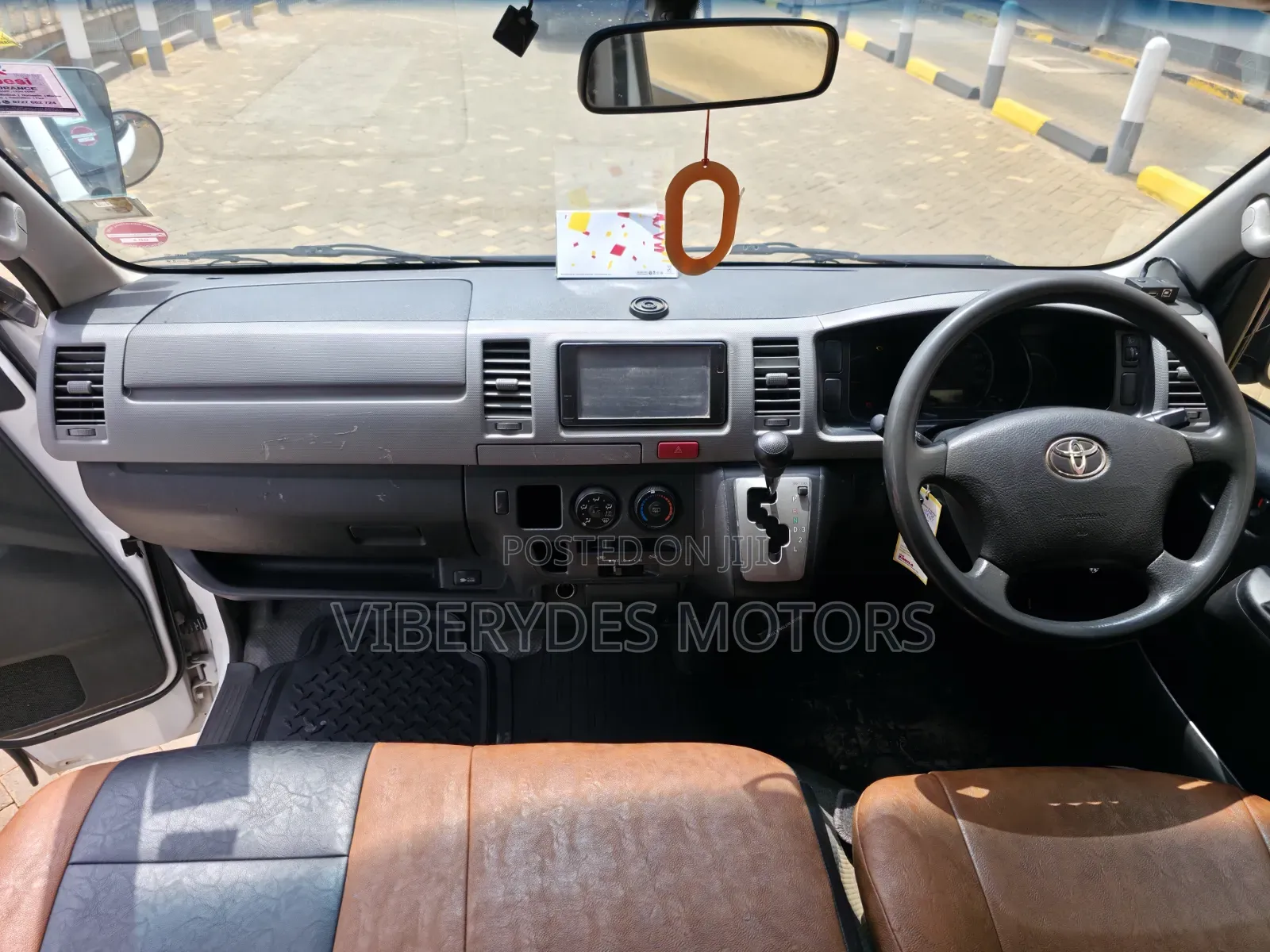 Toyota HiAce 2013 White