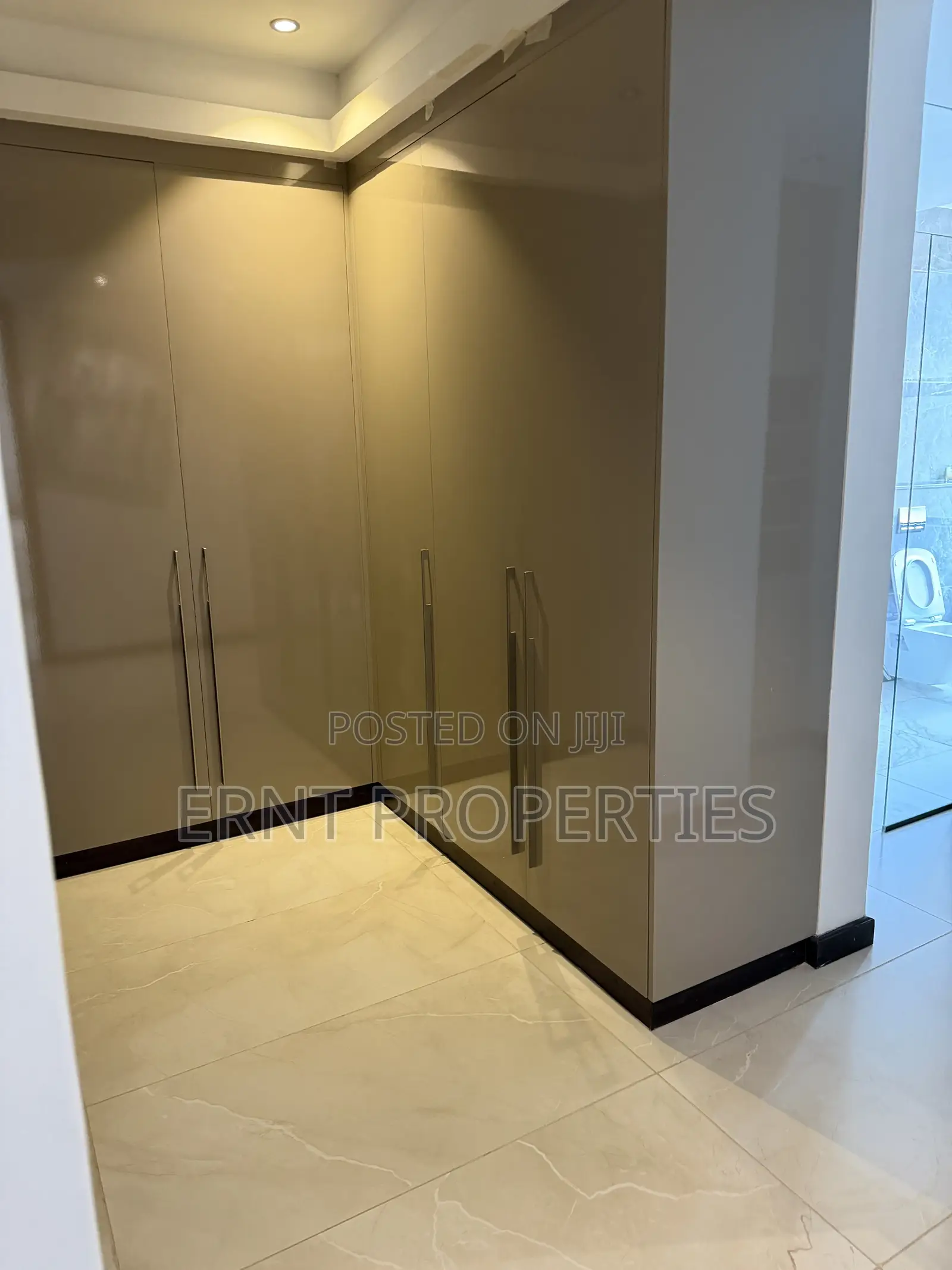 4bdrm Apartment in Riverside Drive for sale