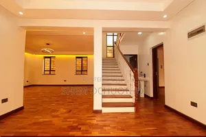 5bdrm Maisonette in Kibiku for sale